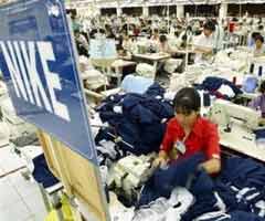 nike outsourcing manufacturing